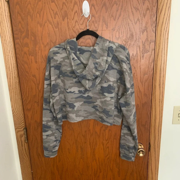 Mikey & Joey Cropped Camo Hoodie - Picture 5 of 5